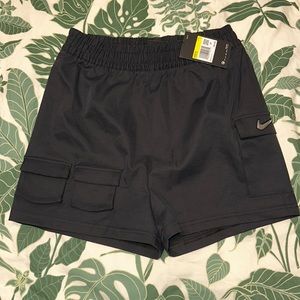 Brand New Women’s Nike Cargo Shorts Size Small